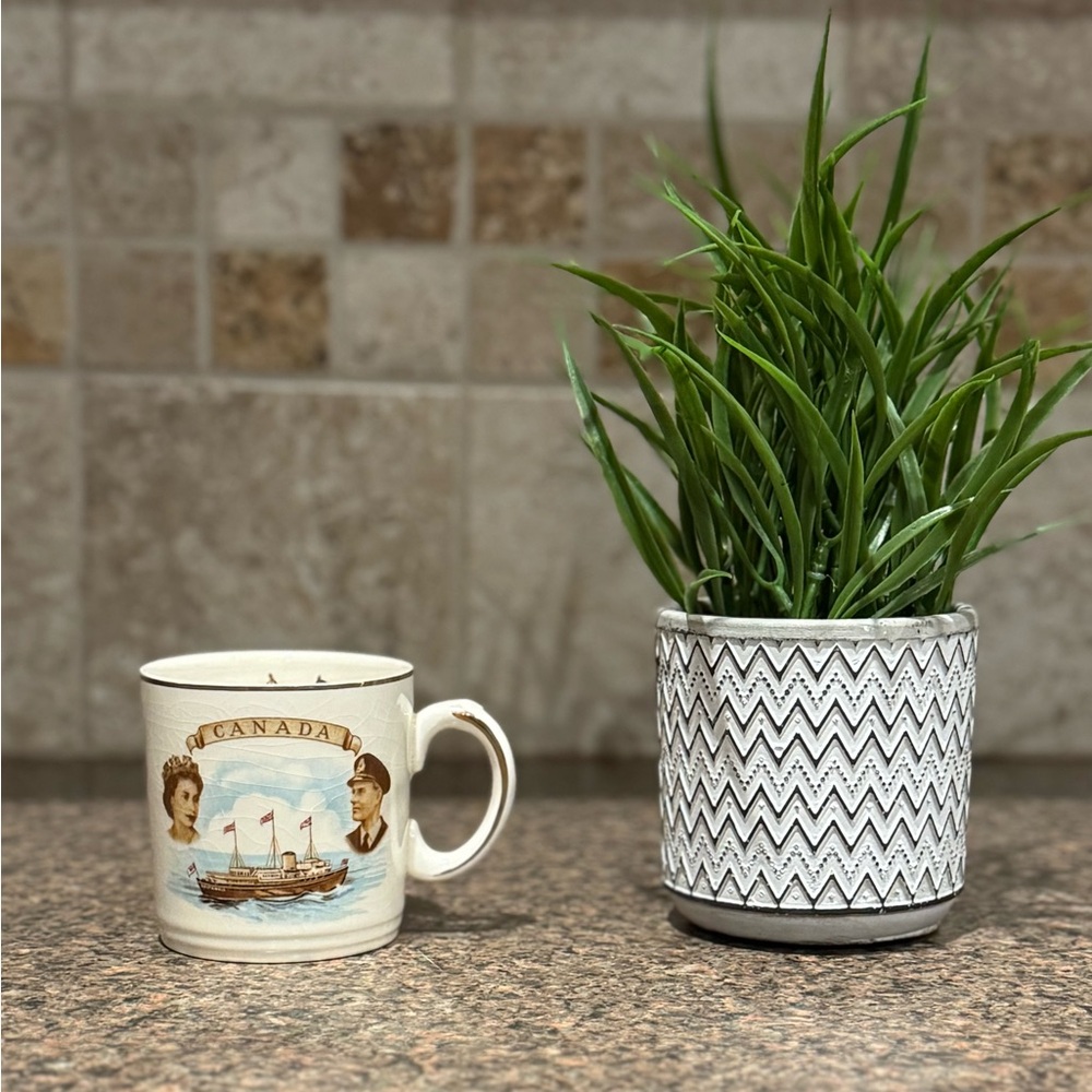 Commerative Mug Opening of St. Lawrence Seaway Queen Elizabeth II **See Descrip